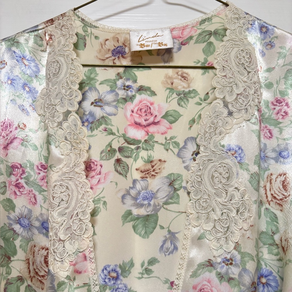 Floral Lace Trim Satin Robe - Picture 3 of 7